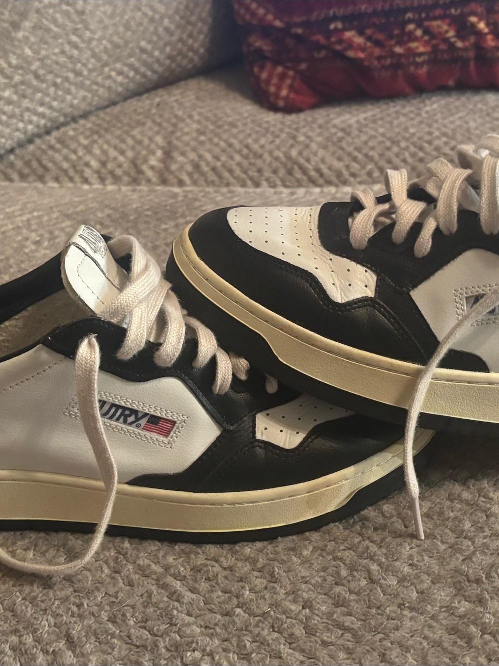 Autry Medalist Low Sneakers Mens Size 43 US 10 Black White Leather No Box